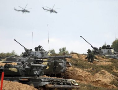 Indra-2017: Δείτε εντυπωσιακά πλάνα από τις κοινές ρωσο-ινδικές ασκήσεις με πραγματικά πυρά